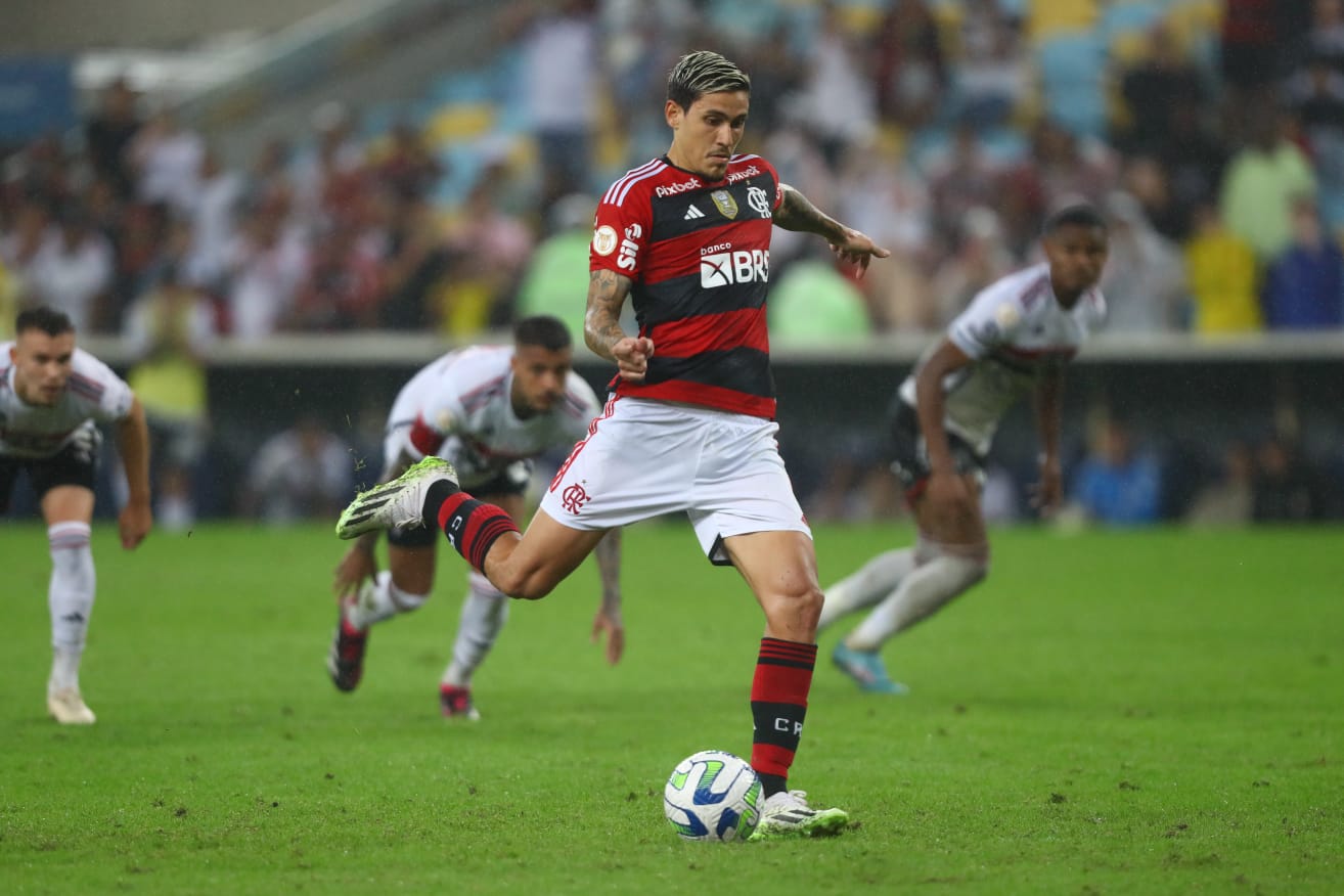 Pedro converting the penalty, we have already added. Photo: Gilvan de Sousa/CRF